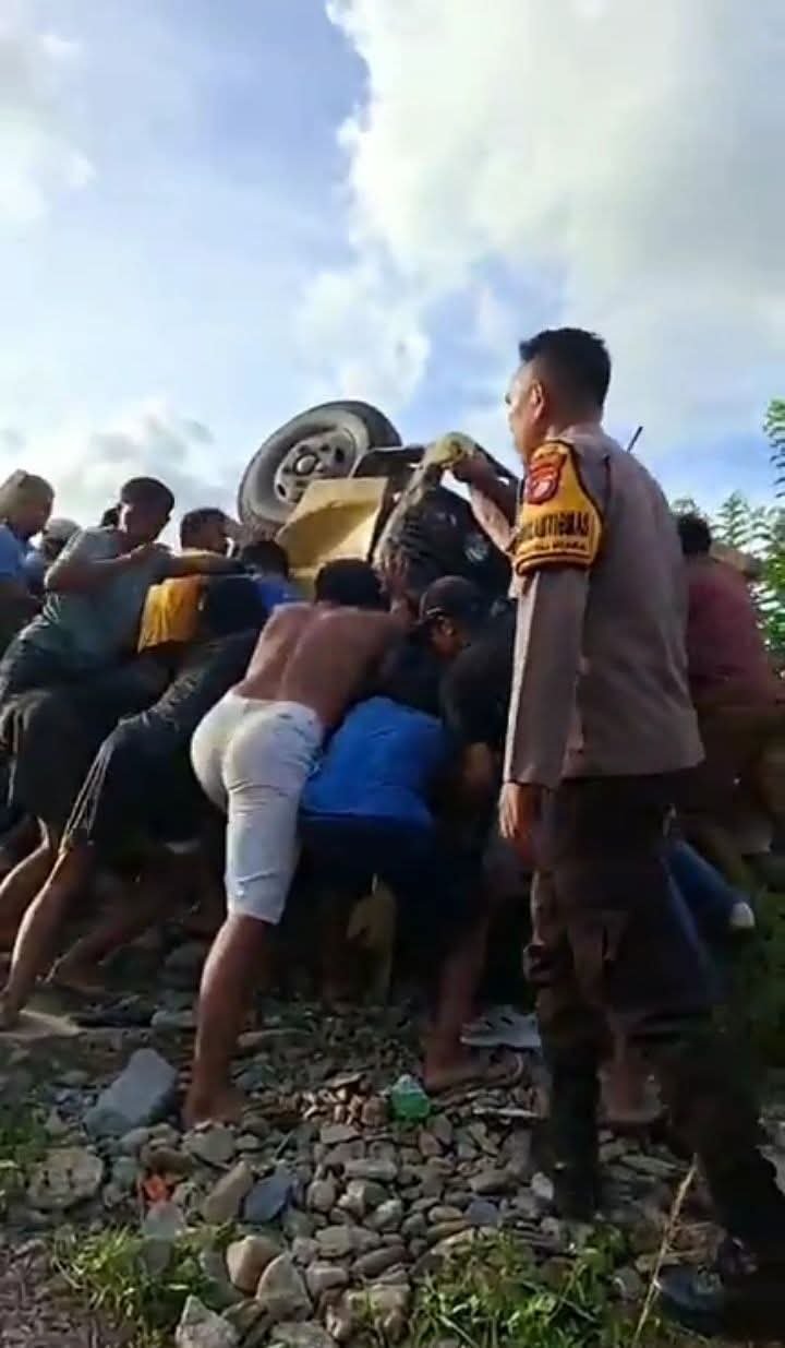 BREAKING NEWS: Truk Kecelakaan Tunggal di Pendakian Teluk Jaya Tolitoli, Sopir Terjepit