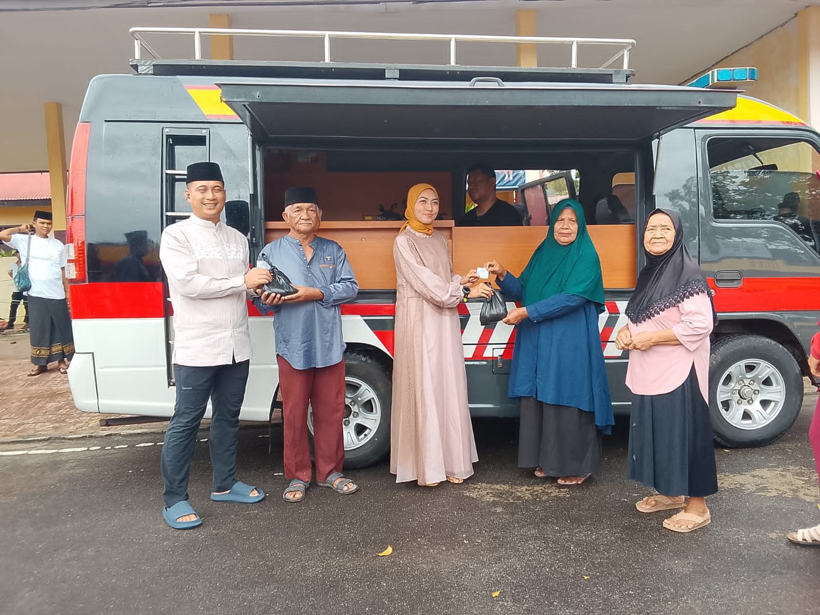 Raden Real Mahendra Serahkan Daging Kurban ke Warga, Polres Tolitoli Sembelih 5 Ekor Sapi