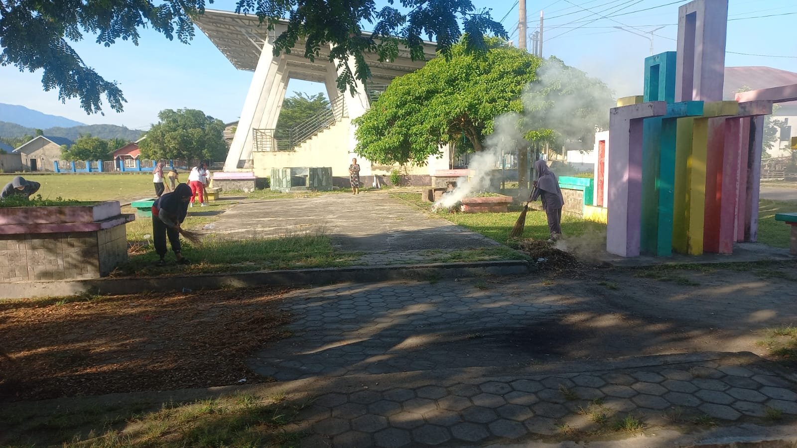 Kades Bajugan Pimpin Jumat Bersih, Ajak Warga Bangun Budaya Gotong Royong dan Peduli Lingkungan